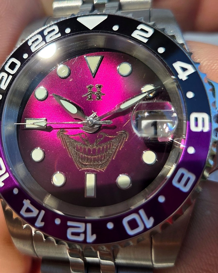 Close-up of the Joker purple sunburst dial